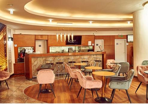 Hotel Continental Forum, Bar